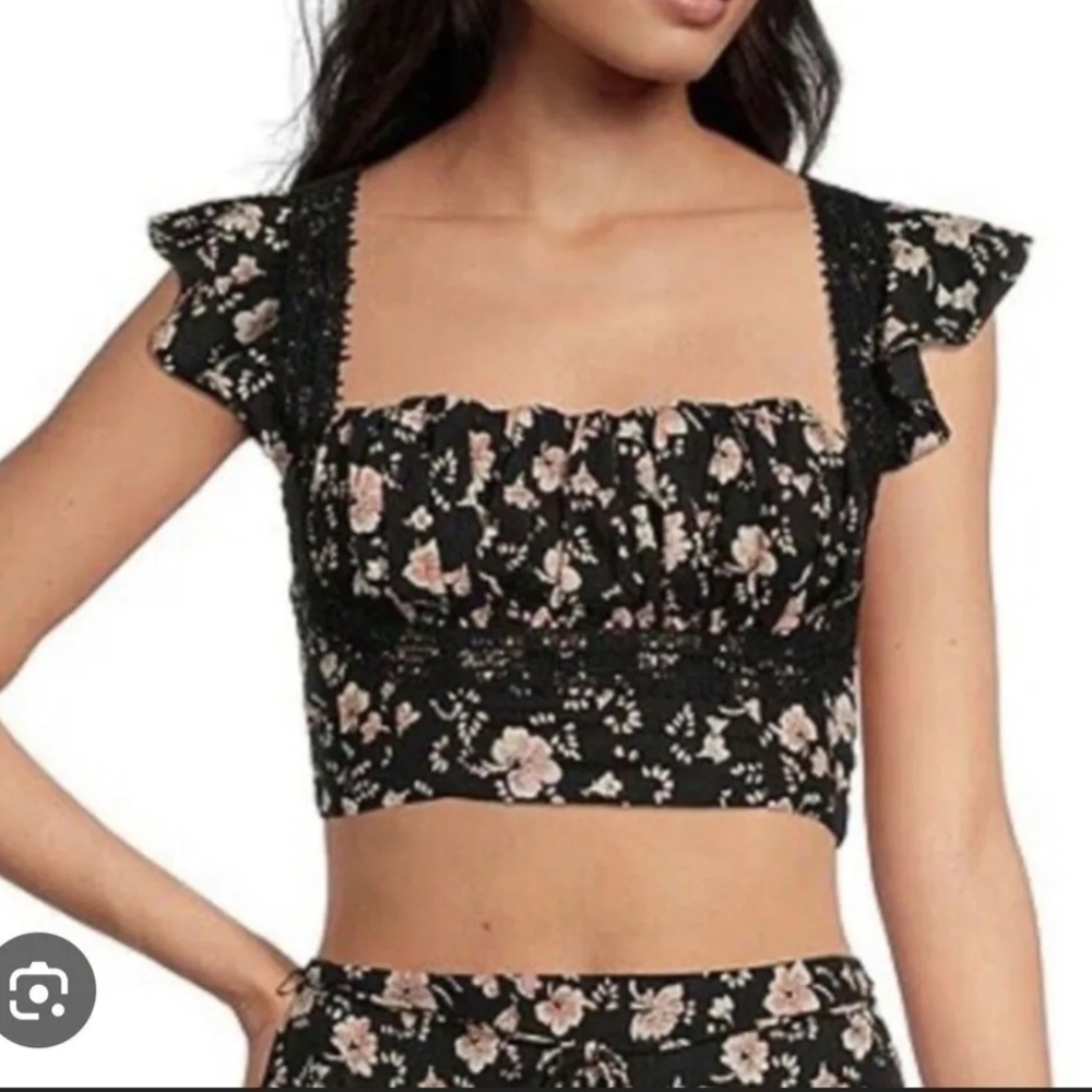 FREE PEOPLE Bijou Smocked Black Floral Cropped Top Boho Shirt SIZE 2 NEW - Picture 2 of 4